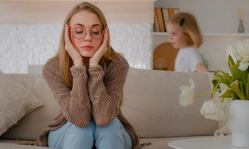 Burnout: Πώς μπορούν οι μαμάδες να φροντίσουν τον εαυτό τους;