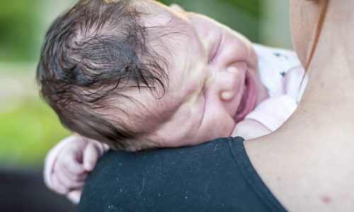 Η αντίληψη του πόνου στα βρέφη αναπτύσσεται σταδιακά μετά τη γέννηση, αποκαλύπτει νέα μελέτη