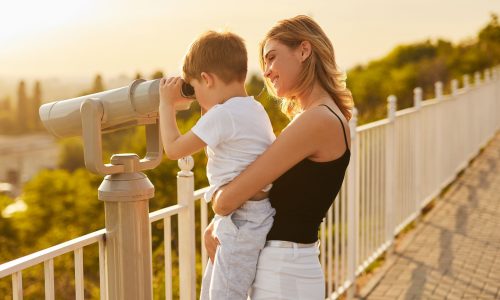 Πώς θα ενισχύσεις την κριτική σκέψη του παιδιού σου με 2 απλές φράσεις