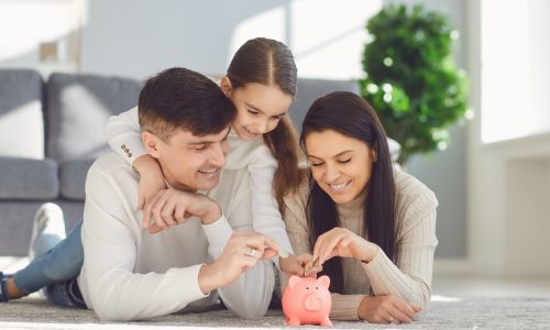 6 απλοί τρόποι για να διδάξετε στο παιδί σας την αξία της αποταμίευσης