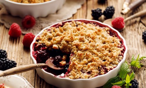 6 πεντανόστιμες καλοκαιρινές συνταγές με φράουλες και μούρα