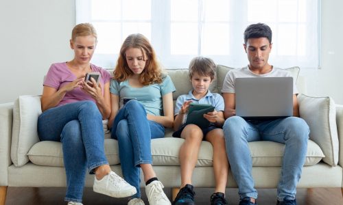 Digital detox: Οικογενειακή υπόθεση