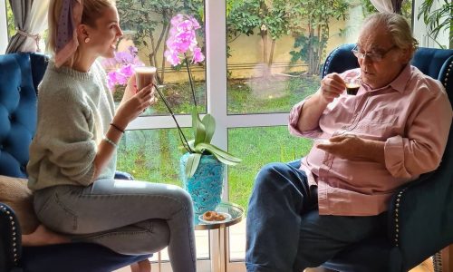 Μαντώ Γαστεράτου: Ο γιος της αποκοιμήθηκε στην καρέκλα και ο μπαμπάς της τον σταυρώνει