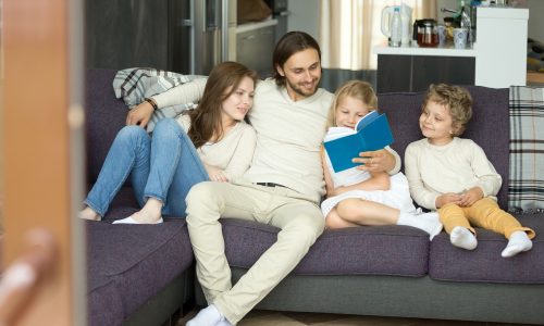 Πώς να κρατήσεις το μυαλό του παιδιού σε εγρήγορση χωρίς να του χαλάσεις το καλοκαίρι