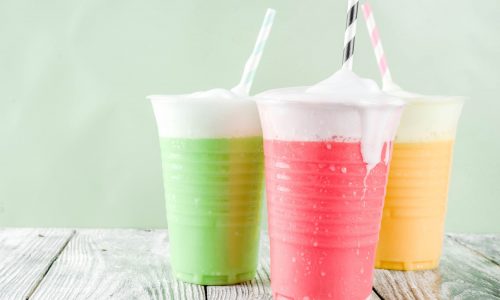 Καλοκαιρινή λεμονάδα με σαντιγί - 2 συνταγές που θα λατρέψουν τα παιδιά