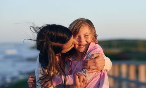 Τα 5 είδη φιλιού που αγαπούν τα παιδιά - και τι σημαίνουν για την ανάπτυξή τους