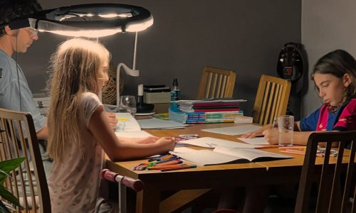 Αφήστε τα παιδιά σας να βαρεθούν... όπως έκανε η Ρούλα Ρέβη