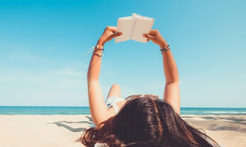 Πρέπει να παίρνουμε βιταμίνη D το καλοκαίρι; Τι λένε οι ειδικοί