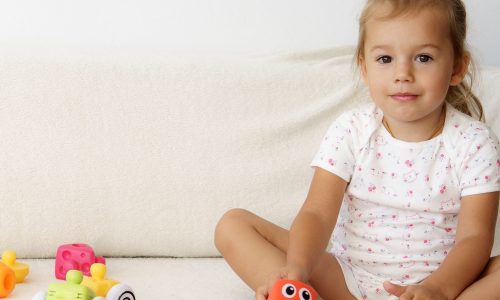 Γιατί το «παίζω μόνο μου» (solo play) δεν είναι πάντα θετικό για τα παιδιά