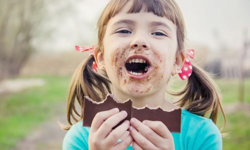 Πώς μπορεί να ενταχθεί η σοκολάτα σε μια ισορροπημένη διατροφή για τα παιδιά