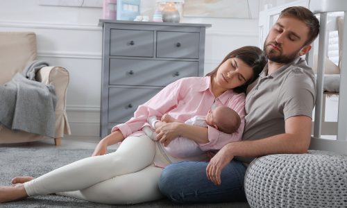 Η επιστήμη μίλησε: Οι μπαμπάδες ξυπνάνε από το κλάμα του μωρού - απλώς δεν σηκώνονται