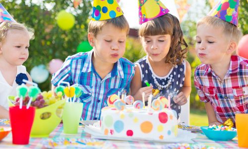 «No gift birthday party» - Τι είναι και γιατί το επιλέγουν όλο και περισσότεροι γονείς