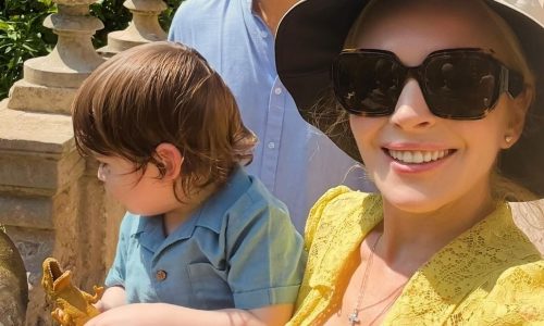 Η ζωή της ως μαμά: Η Lindsay Lohan μοιράζεται φωτογραφίες με τον γιο της μετά από καιρό
