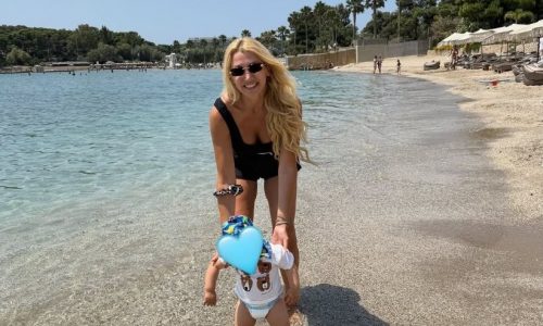 Κωνσταντίνα Σπυροπούλου: Έτσι περνάει τις ημέρες του καύσωνα με τα παιδιά της στην Αθήνα
