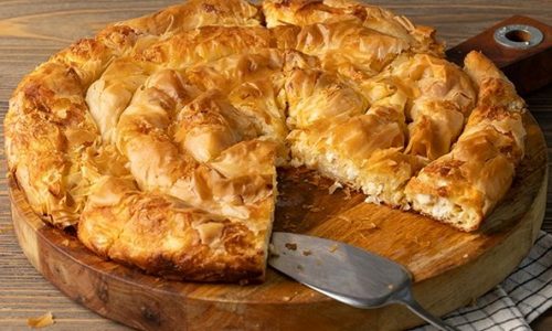 Συνταγή για μπανίτσα με φέτα (βουλγάρικη τυρόπιτα) - Τραγανή και πολύ χορταστική