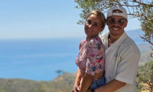 Η Βασιλική Μιλλούση δείχνει πως οι δουλειές του σπιτιού είναι το απόλυτο μαμαδίστικο workout