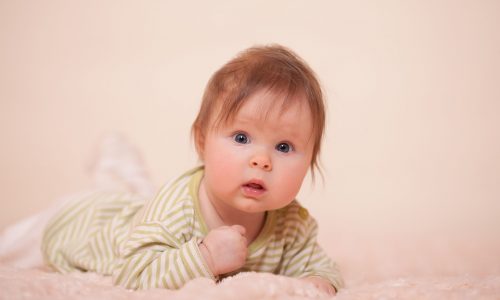Το μωρό μου τεντώνει το κεφάλι του προς τα πίσω - Να ανησυχήσω;