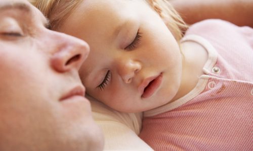 Πόσες ώρες ΠΡΕΠΕΙ να κοιμάται το 24ωρο ένα παιδί 2 ετών (πίνακας ύπνου ανά ηλικία παιδιού)