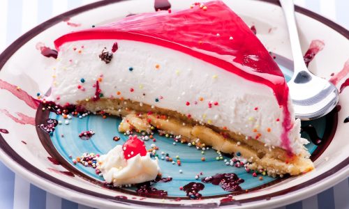 Γλυκό ψυγείου με πτι μπερ, ζελέ φράουλας και σαντιγί