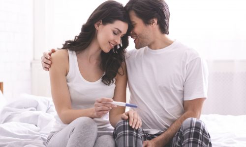 Πρώτος μήνας εγκυμοσύνης: Πώς αλλάζει το σώμα σου και πώς μεγαλώνει το μωρό σου