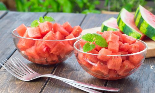 Δροσιστική καλοκαιρινή συνταγή για τις μέρες με καύσωνα: Παγωμένα κυβάκια καρπουζιού με λάιμ