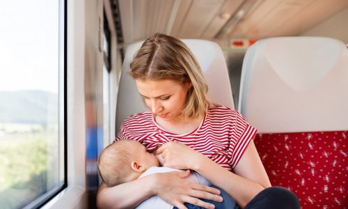 1 minute expert tips: Καλοκαίρι και θηλασμός on the road (vid)