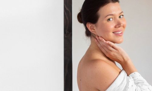 Ακμή στο πρόσωπο και το σώμα: Η λύση ξεκινά με σωστή ρουτίνα