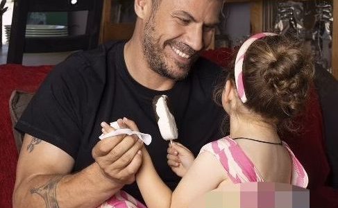 Πατέρας και κόρη: Η πιο γλυκιά ανάρτηση του Άκη Πετρετζίκη