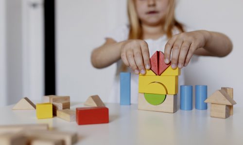 Ξεχάστε τα φύλλα εργασίας – Αυτό χρειάζονται τα παιδιά σας και ο εγκέφαλός τους θα σας ευγνωμονεί