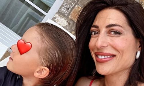 Φλορίντα Πετρουτσέλι: Δείτε τον μακρυμάλλη καστανόξανθο γιο της (εικόνα)