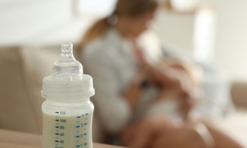 Πόσο γάλα πρέπει να πίνει ένα μωρό 1 μηνός;