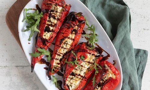 Πιπεριές γεμιστές με τυρί - Ο απόλυτος μεζές για κάθε περίσταση