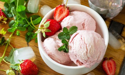 Παγωτό μόνο με δύο υλικά και χωρίς ζάχαρη - Τρεις συνταγές για να διαλέξετε