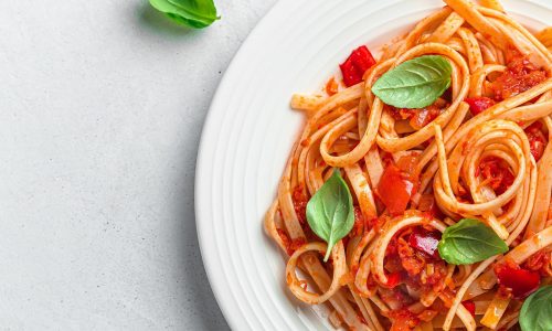 Λιγκουίνι με κολοκυθάκια σε κόκκινη σάλτσα - Ιδανική και για vegetarian