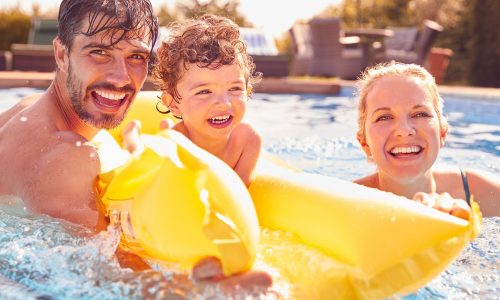 Αύγουστος και γονείς: Πώς να ξεκουραστείτε τον τελευταίο μήνα του καλοκαιριού