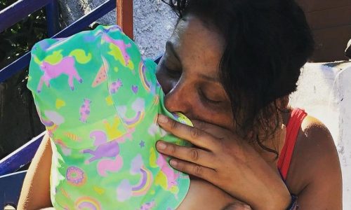 «Πληρότητα»: Η τρυφερή καλοκαιρινή ανάρτηση της Βασιλικής Ανδρίτσου για την κόρη της