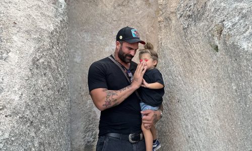 Ο Δημήτρης Αλεξάνδρου μετατρέπει τις διακοπές με τον γιο του σε ατελείωτο παιχνίδι
