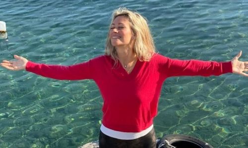 Άριελ Κωνσταντινίδη: Οι πρώτες φωτογραφίες με τη νεογέννητη κόρη της από το μαιευτήριο