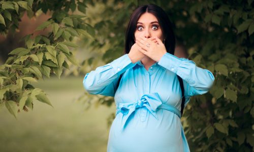 Καούρες στην εγκυμοσύνη: 5 φυσικοί τρόποι να τις ξεπεράσετε