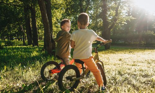 Καλοκαιρινές διακοπές και παιδιά: Πότε να πείτε «ναι» και πότε «όχι» για ψυχική ισορροπία