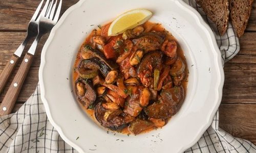 Δεν είναι το μπριάμ που ξέρεις – Ο Άκης το απογειώνει με μύδια και γίνεται το top καλοκαιρινό πιάτο