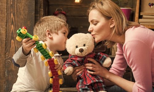 Καλοσύνη και παιδιά: Μαθαίνεται ή είναι έμφυτη;