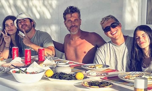 Χάρης Βαρθακούρης: Η σπάνια οικογενειακή φωτογραφία με τις κόρες και τα αδέρφια του