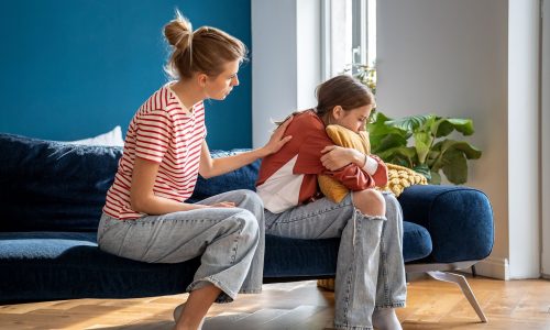 Γιατί η εφηβεία είναι γεμάτη με άγχος; 5 τρόποι να βοηθήσετε το παιδί σας να το ξεπεράσει