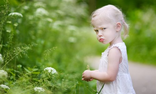 7 «μαγικές» φράσεις που ηρεμούν τα παιδιά από τα ξεσπάσματά τους