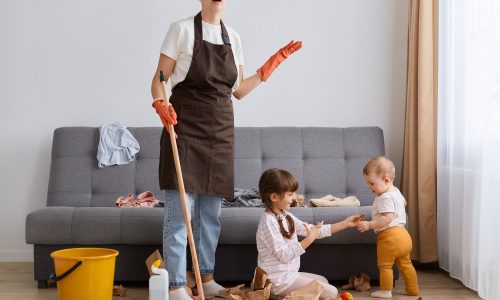 Ένα αντικείμενο την ημέρα: Αυτή είναι η καθημερινή μου συνήθεια για καθαρό σπίτι με τρία παιδιά