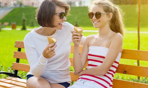15 tips για να «χτίσετε» μια γερή σχέση με το παιδί σας στην εφηβεία