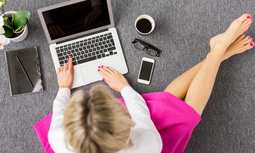 Πνιγμένες στα σχολικά emails; Μην ανησυχείτε δεν είστε μόνες