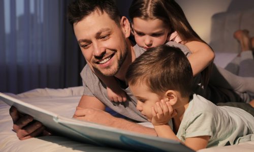 Η δύναμη της αφήγησης: πώς τα παραμύθια καλλιεργούν την ψυχοσυναισθηματική ανάπτυξη του παιδιού