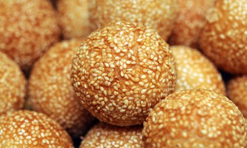 Επιστροφή στα θρανία με το πιο θρεπτικό κολατσιό που θα φτιάξετε με μπανάνα και σουσάμι